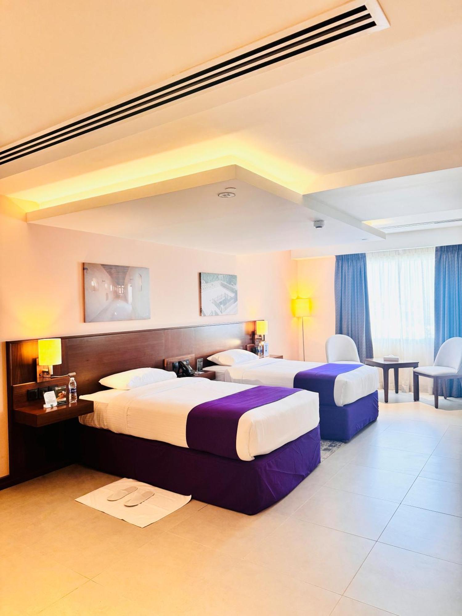 Kyriad Hotel Salalah Esterno foto