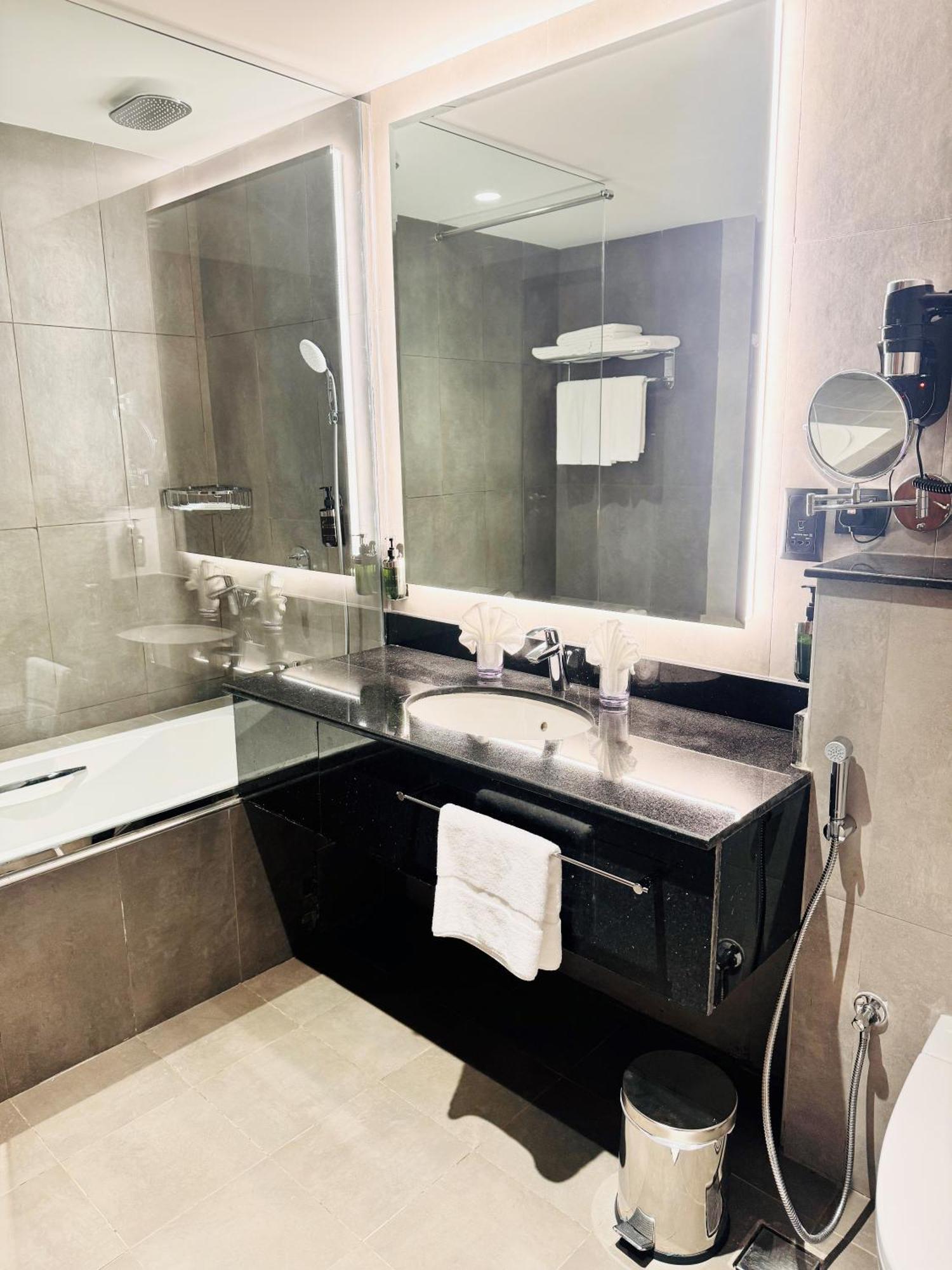 Kyriad Hotel Salalah Esterno foto