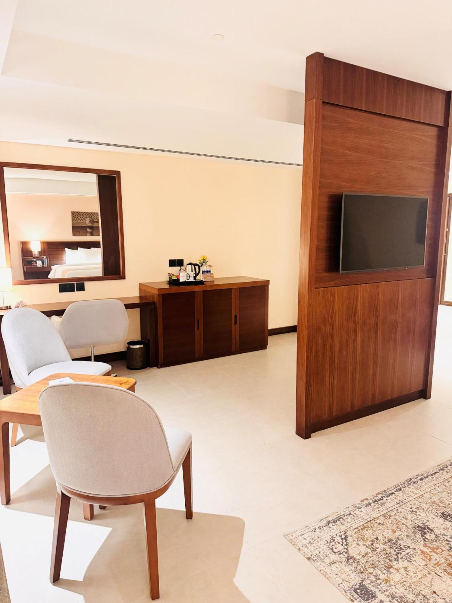 Kyriad Hotel Salalah Esterno foto